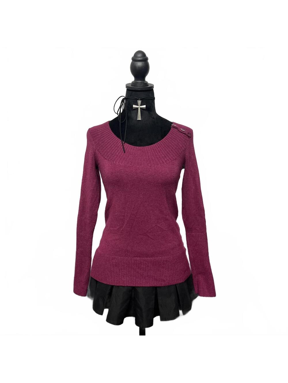 RW&CO. Sz M Magenta Scoop Neck Sweater Ribbed Hems & Buttons Details 2000s Y2K
